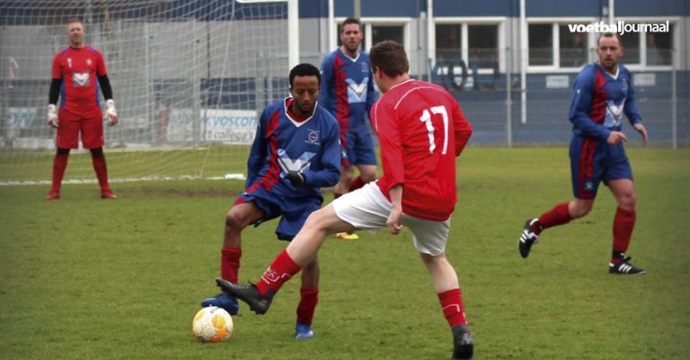 Noh Bereket (CION) verruilt voetbalschoenen, voorlopig, in voor coachjas