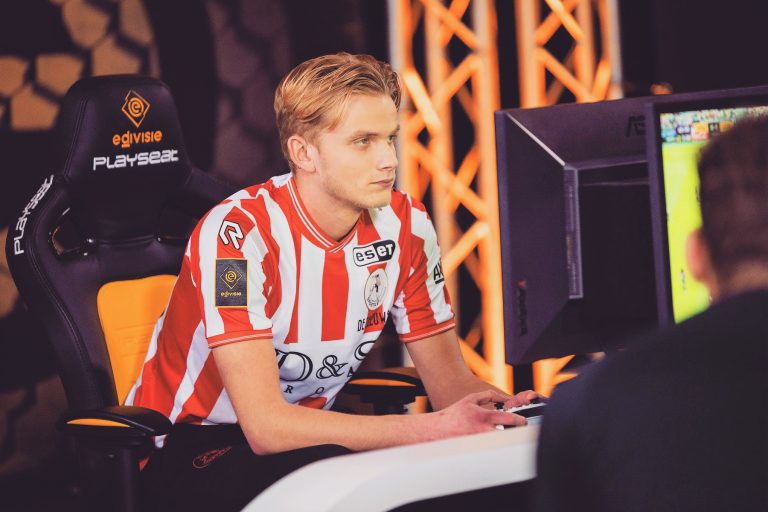 Thomas de Zeeuw van vv Capelle maakt carrière als E-sporter