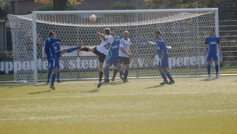 S.V. Capelle haalt uit bij Asperen en wint met 0-11