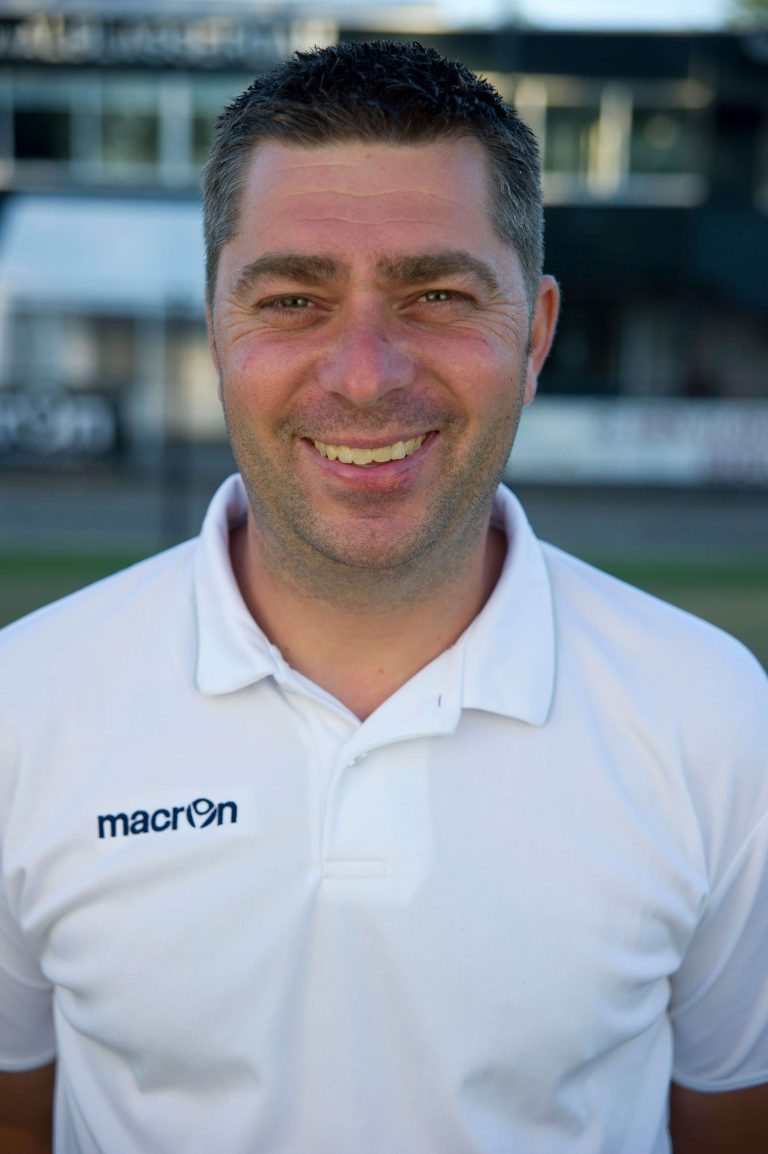 vv Alblasserdam verlengt contract met Dennis Schoonewil