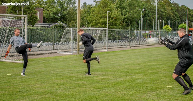 Denny Snel zit als  keeperstrainer prima op zijn plek bij Terneuzense Boys
