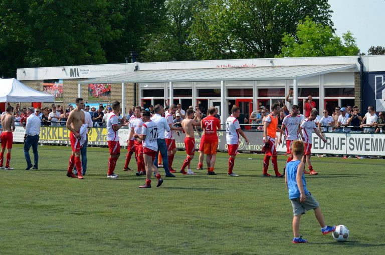 Hellevoetsluis wel bovenaan, geen kampioen