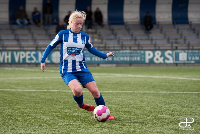 Rebekka van Esch (19) naar Barendrecht vrouwen 1.