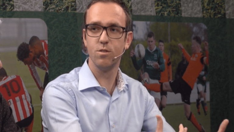 Jochem van Dijke fluitend naar de zaalvoetbaltop