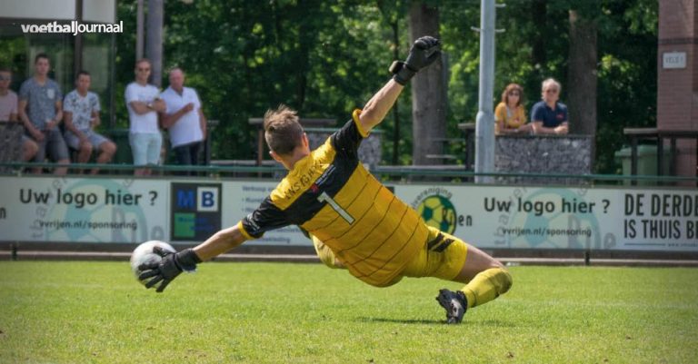 De aftrap met Mirko Ivanek van SV Terheijden