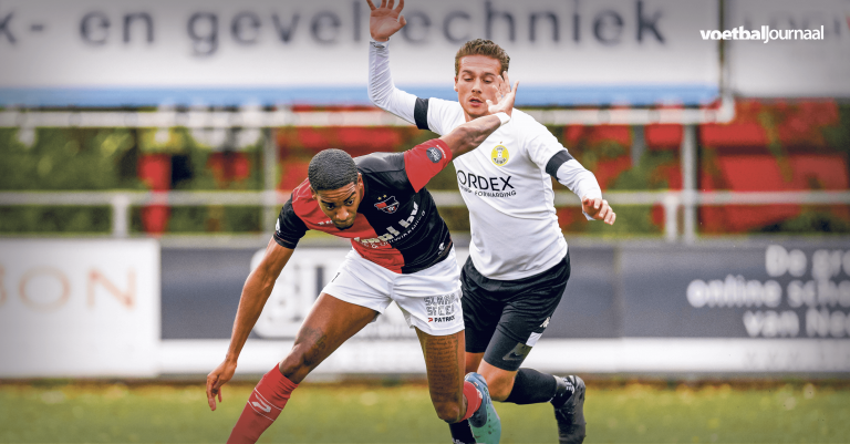 Nick Slotboom kind van ASWH voetbalt voor zijn plezier