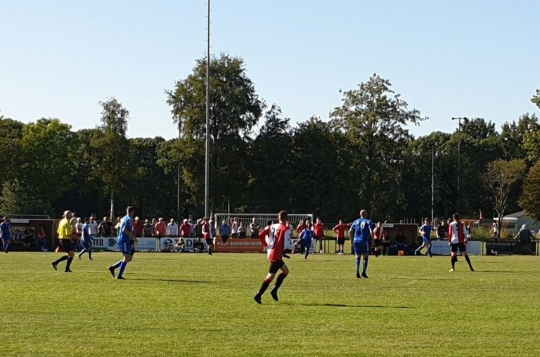 Spannend potje voetbal tussen Olympia’60 en IFC