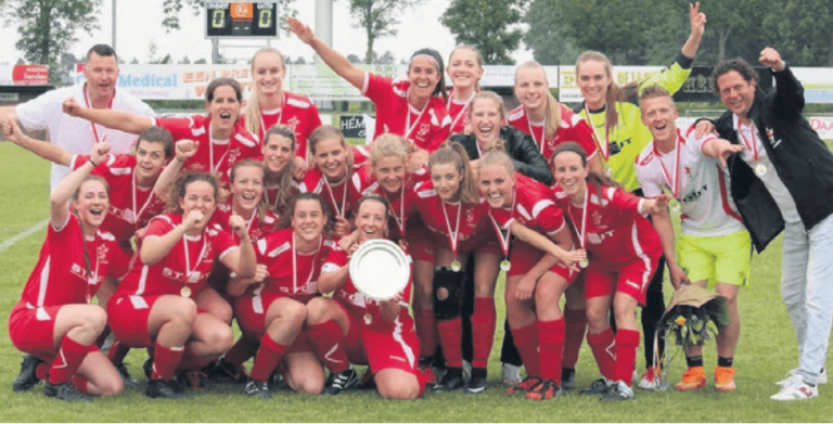 Ron Schaap op zijn plek bij vrouwen van Peursum