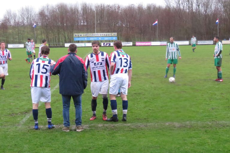 R.W.B. gaat strijdend ten onder