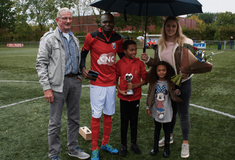 Voetbalclub als tweede thuis, ploeggenoten als familie