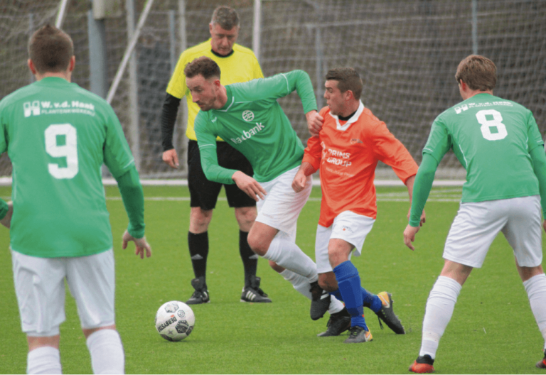 Het oranje van Honselersdijk zit Youri Riepe als gegoten