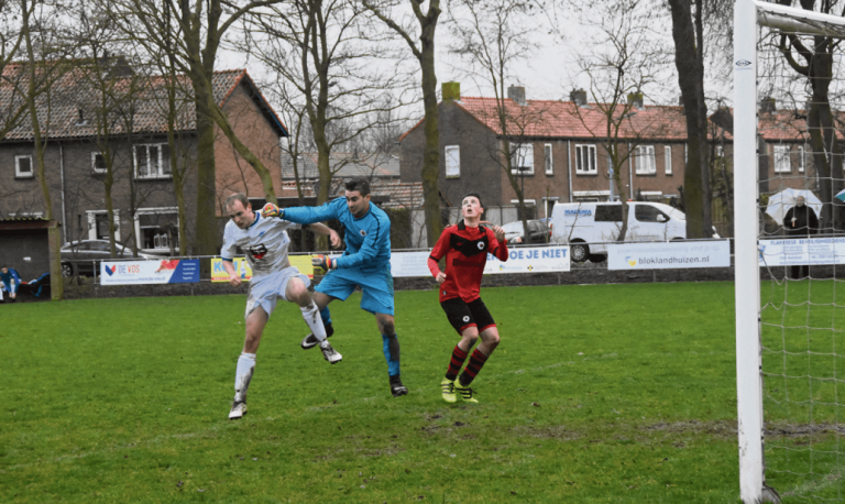 De ballen met al die ballen om zijn oren