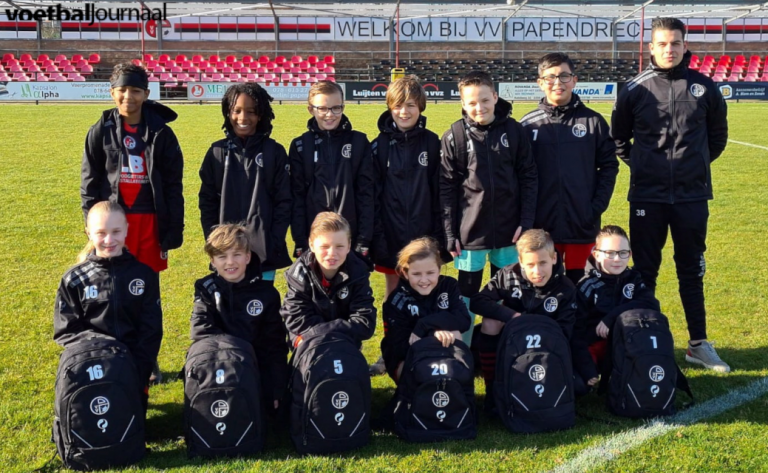 Papendrecht JO11-1 krijgt nieuwe uitrusting