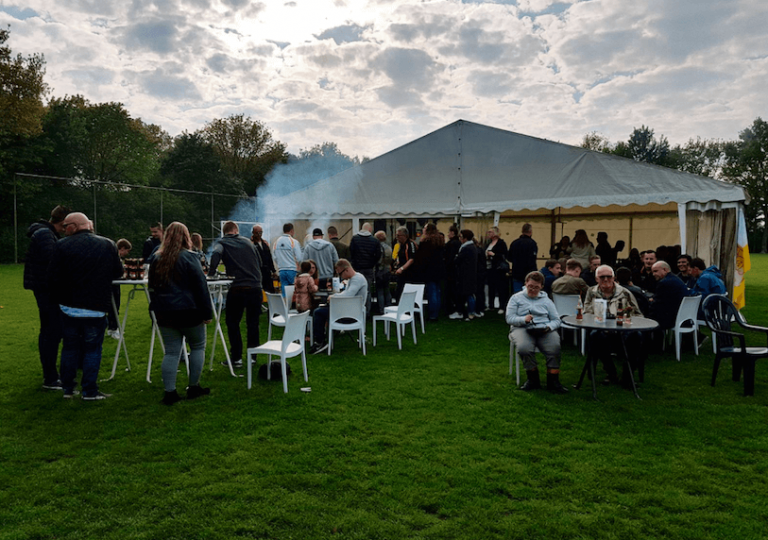 Voetballen met chocola en prosecco