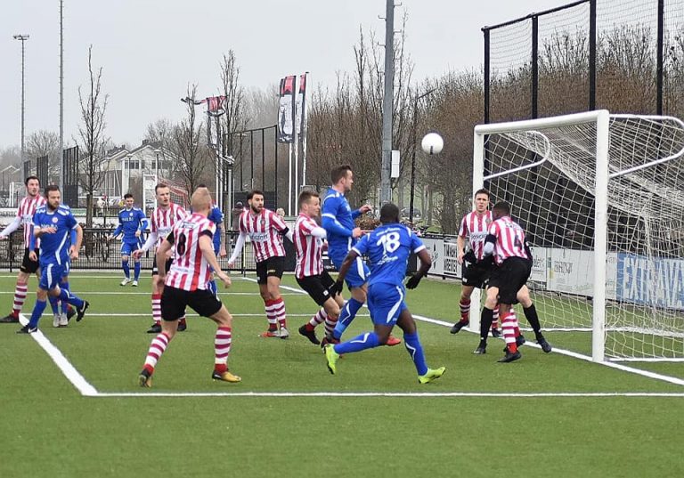 Hellevoetsluis toont twee gezichten tegen Sparta
