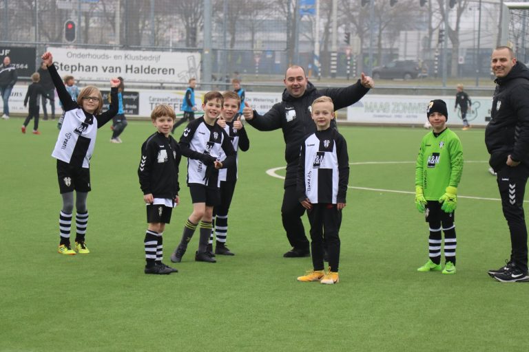 Kom je ook voetballen bij VV Oosterhout?