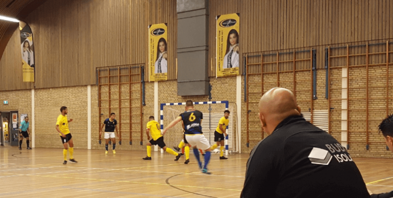 Zaalvoetbal: Bristol team tegen Be’79