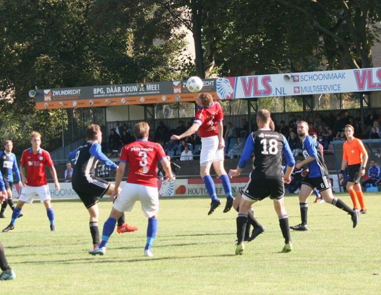Zwijndrechtse derby krijgt winnaar in slotseconde