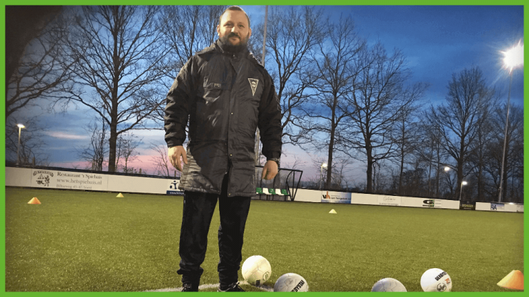 Alemdar Kurt, assistent-trainer VVZ’49, is van alle markten thuis.