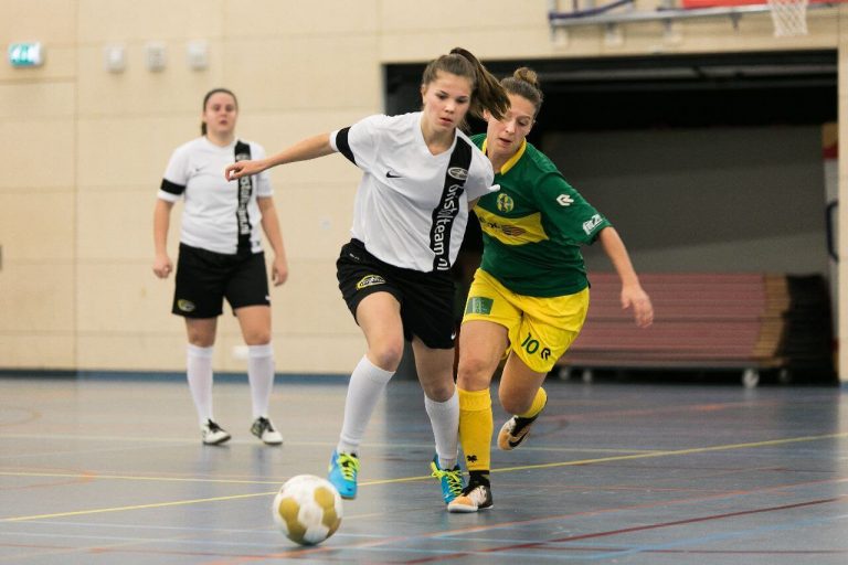 Zaalvoetbalseizoen zit erop voor Bristol dames na nederlaag