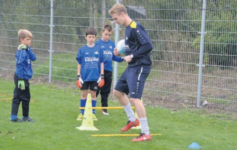 Keeper Kloetinge actief bij keepersschool Jong United