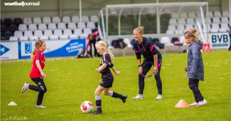 Mirjam Schmidt is het kloppende hart van meisjesafdeling Naaldwijk