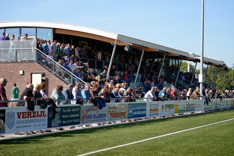 Nieuw-Lekkerland ontvangt Oranje Wit
