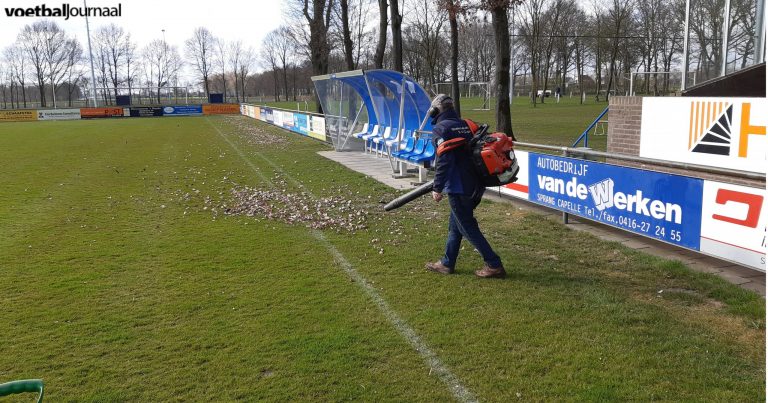 Onderhoudsploeg SV Capelle zorgt voor mooi sportpark