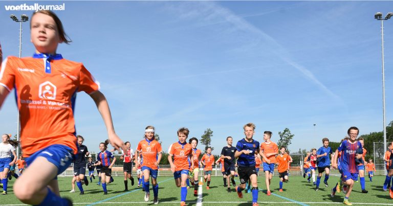 De bal rolt door bij Rhelico: ‘De kinderen kunnen hier lekker hun energie kwijt’