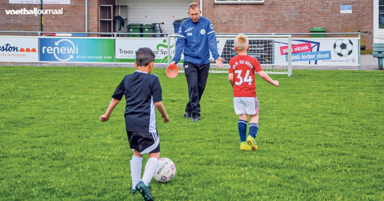 Robin van Koeveringe geniet als trainer bij Krabbendijke