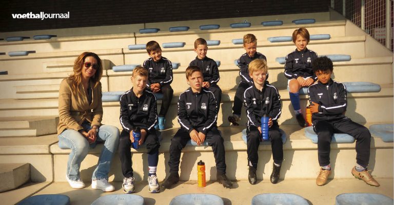 Nieuwe trainingspakken voor R.W.B. JO10-1