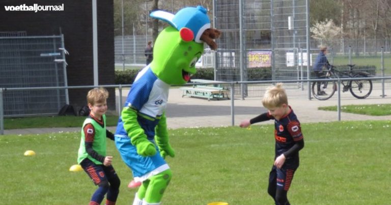 Geslaagde voetbalclinic bij RWB