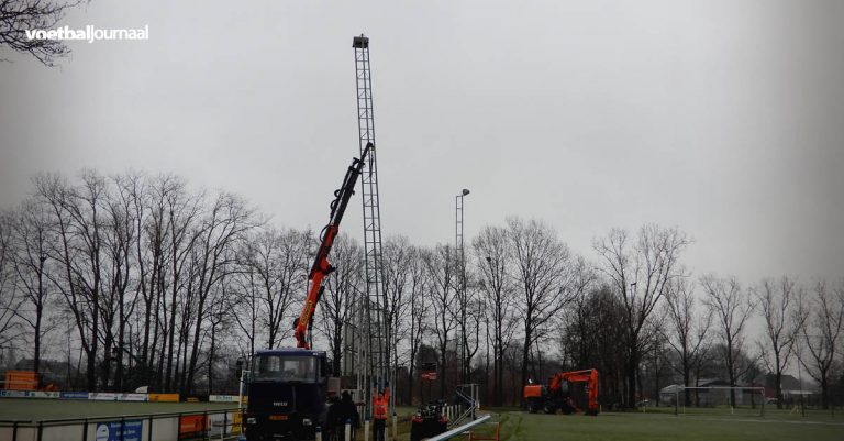 Plaatsing nieuwe LED verlichting S.V. Capelle