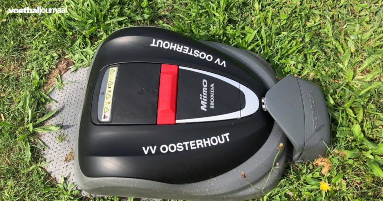 Robotmaaiers bij vv Oosterhout