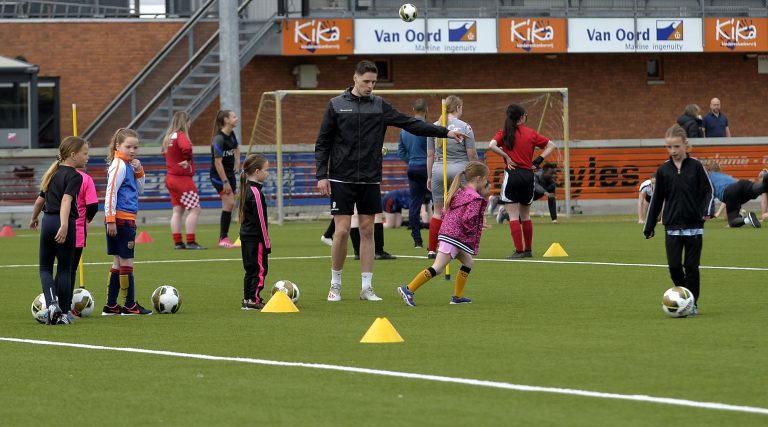 Kozakken Boys blijft stappen zetten op gebied van meisjes- en damesvoetbal