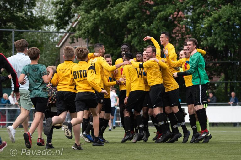 Unitas’30 is kampioen van de tweede klasse!