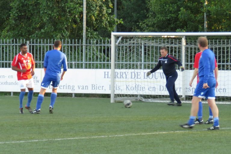 R.W.B. start met 7 tegen 7 zomeravondvoetbal