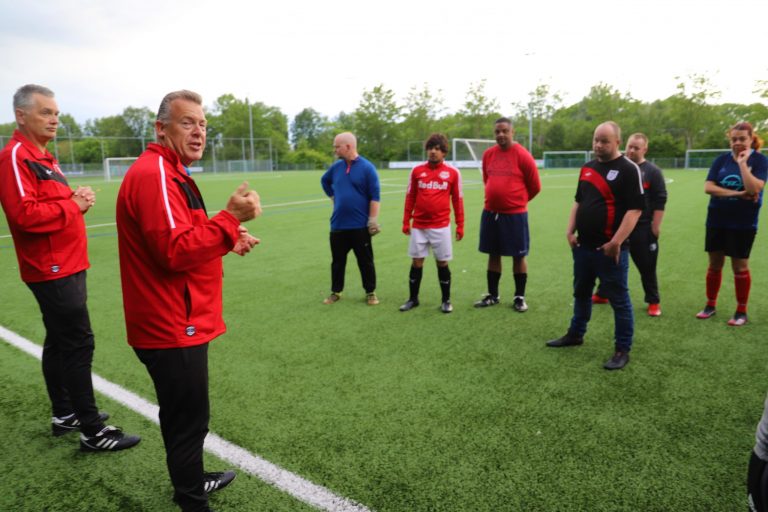 Ron Schippers gloeit bij G-voetballers van BVV Barendrecht