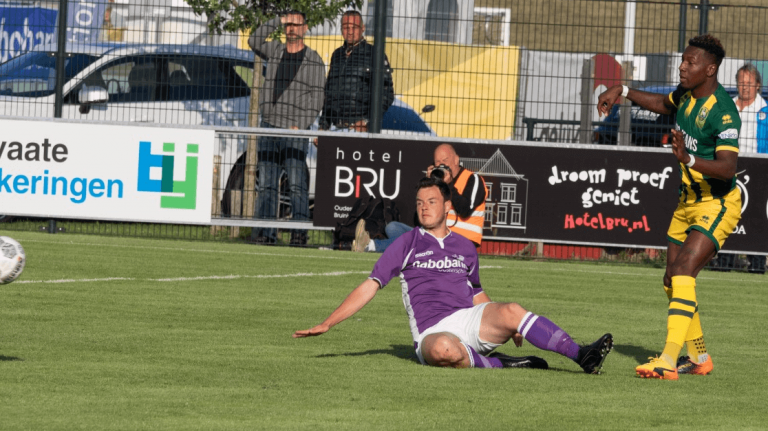 Voormalig tennistalent staat ook op het voetbalveld z’n mannetje bij Bruse Boys.