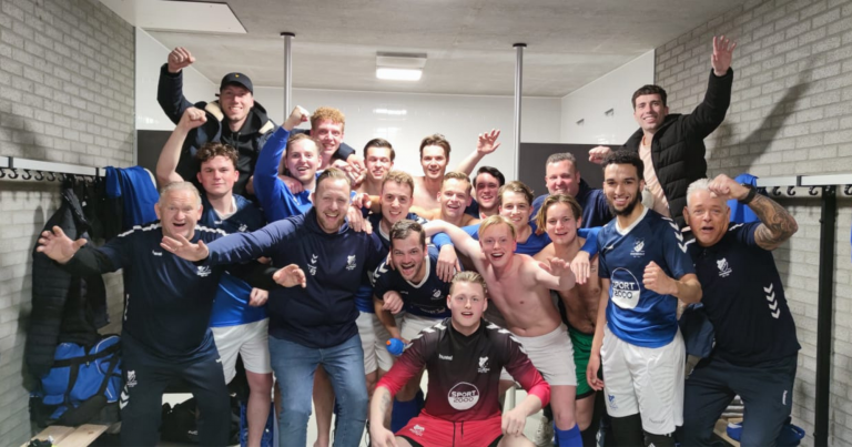 De mannen van vv SCO 1 pakken de periodetitel