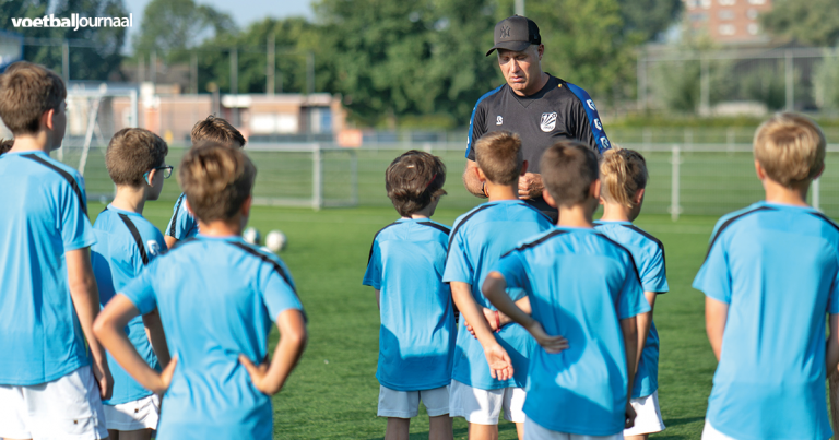 Het werken met jonge talenten is voor JVOZ-trainer Mike But puur genieten