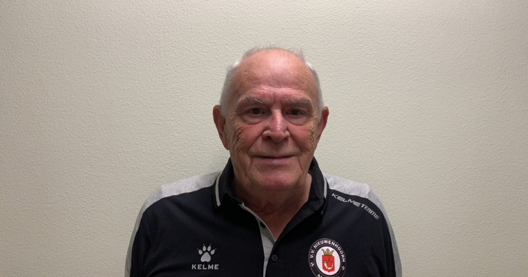 Jan van der Veld kan na 62 jaar nog altijd niet zonder Nieuwenhoorn