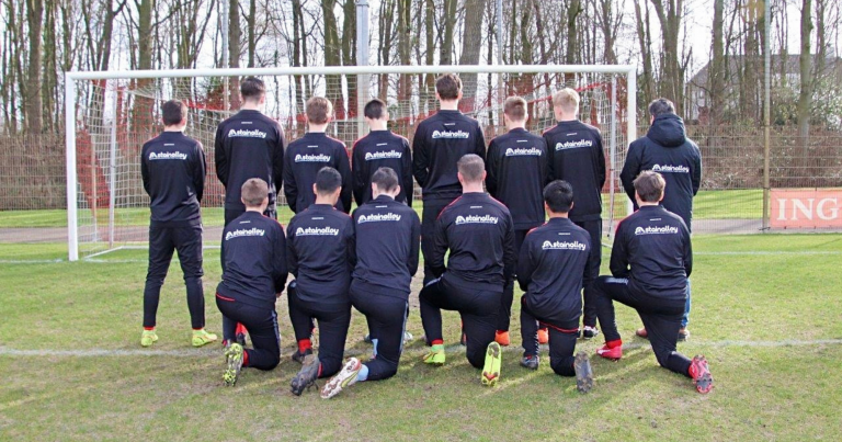 Nieuwe trainingspakken Papendrecht JO17-2