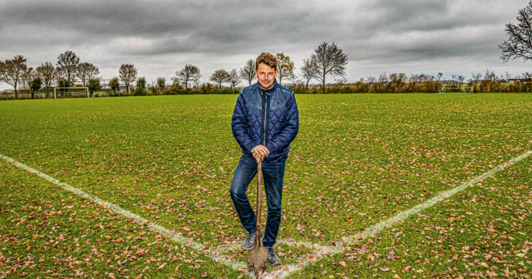 Speelkooi en nieuw kunstgrasveld geven SKNWK welkome boost
