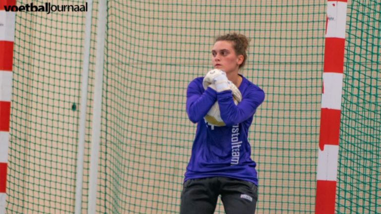 Nieuwe-goalie Elizabeth v/d Berge van Bristol vr1 over debuut: ‘jeetje, wat is dat kicken’