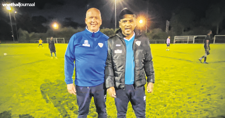 Peter Visser en Noes Taniwel voelen zich op hun plek bij Jong Ambon 2