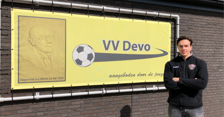 Joris Corsmit van DEVO is trots op zijn aanvoerdersband