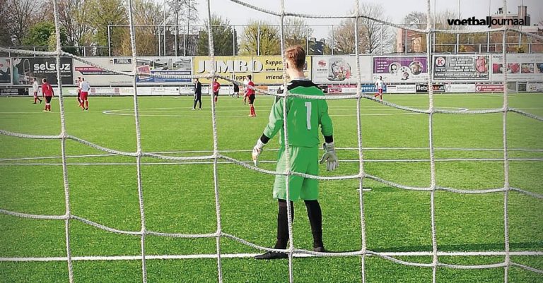  Onder de lat met Julian Allemekinders van VV Groeneweg