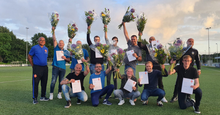 Twaalf jeugdtrainers van Z.V.V. Pelikaan geslaagd als juniorentrainer