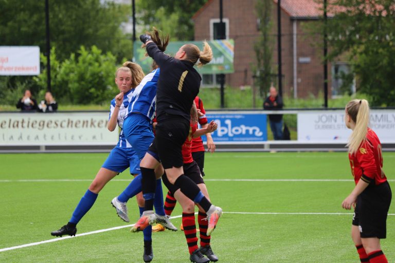 Een hoofdprijs voor Andrew Thomas en zijn meiden van RVVH